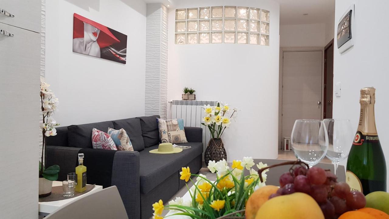 Martin Holiday Apartments Giardini Naxos Bagian luar foto