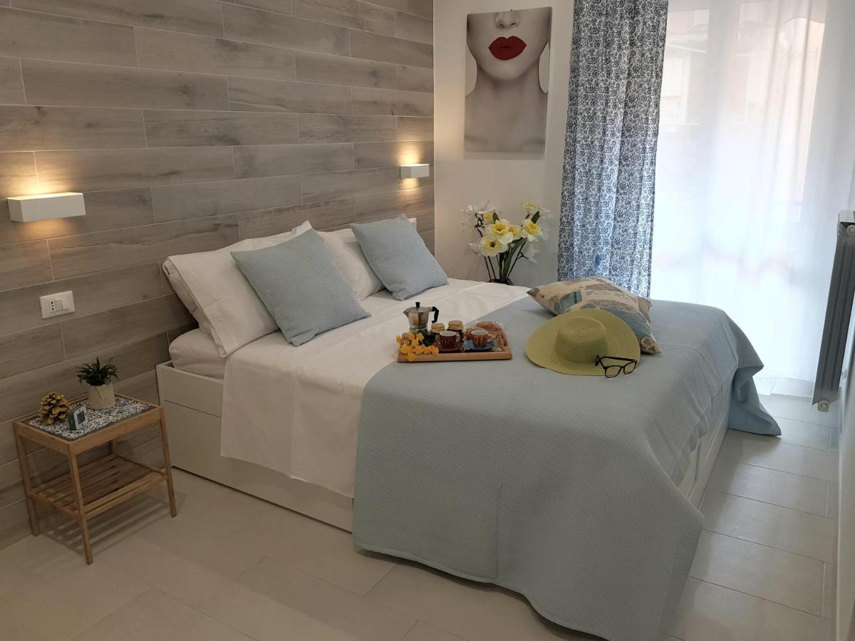 Martin Holiday Apartments Giardini Naxos Bagian luar foto